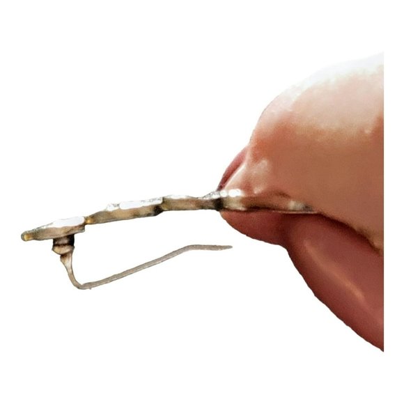 Women's Sterling Silver .925 3-D Leaf Shape Earrings 1.3" x .5" Gift AP-07a - Picture 3 of 4